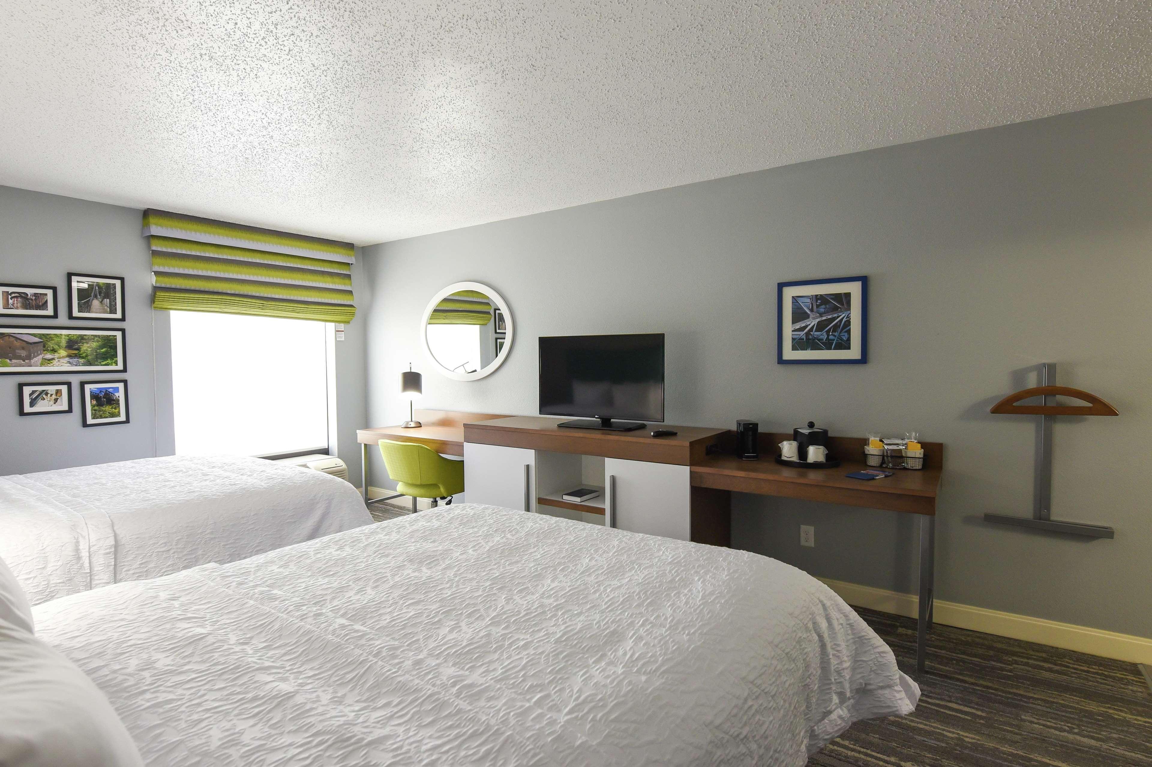 Hampton Inn Youngstown-North Exterior photo
