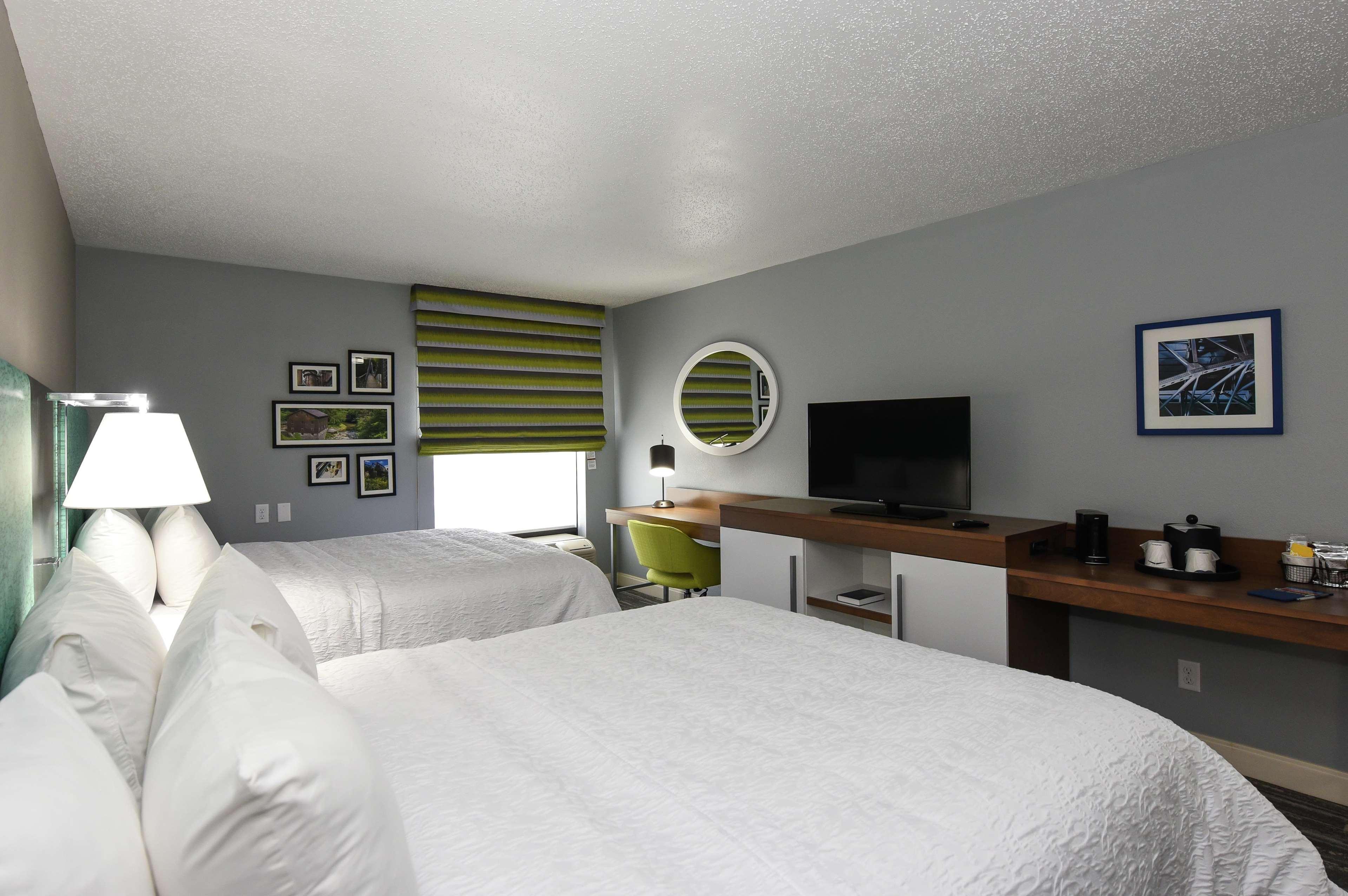 Hampton Inn Youngstown-North Exterior photo