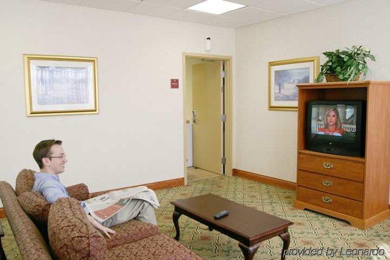 Hampton Inn Youngstown-North Room photo