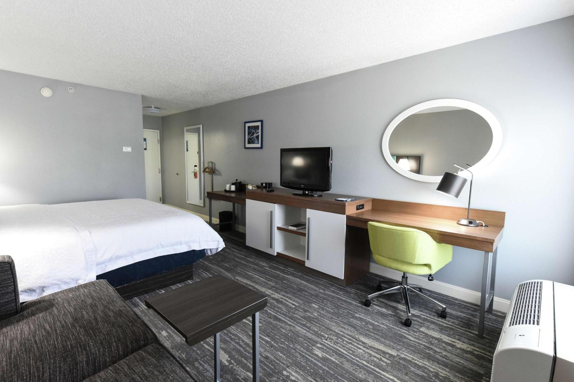 Hampton Inn Youngstown-North Exterior photo