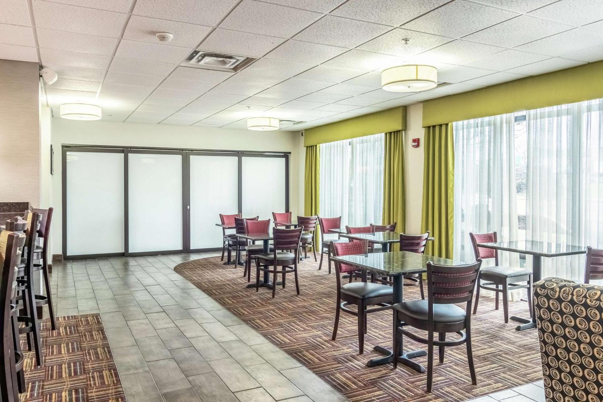 Hampton Inn Youngstown-North Exterior photo