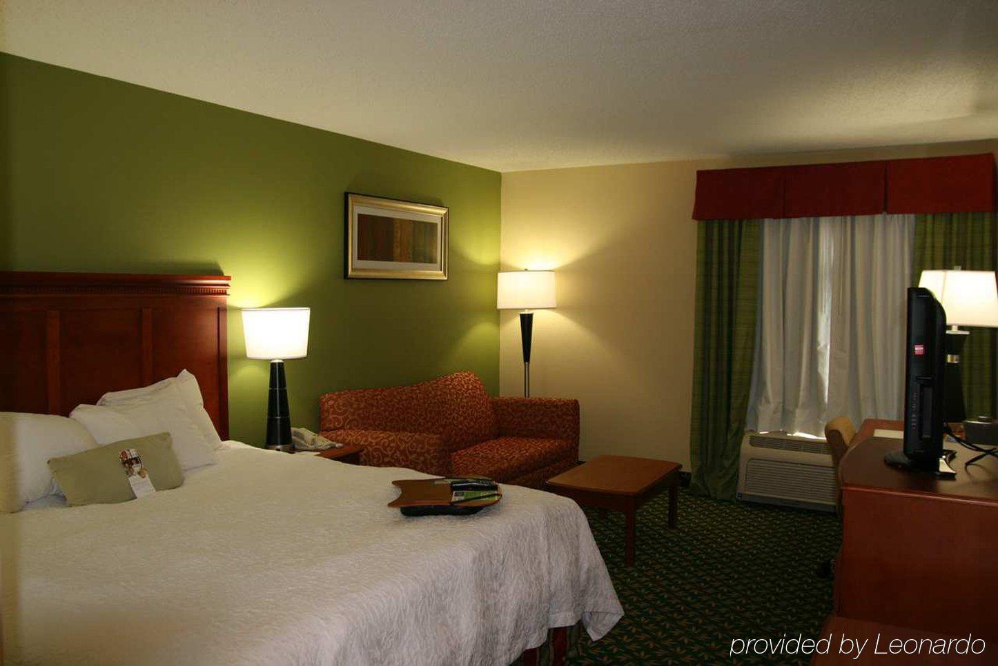 Hampton Inn Youngstown-North Room photo