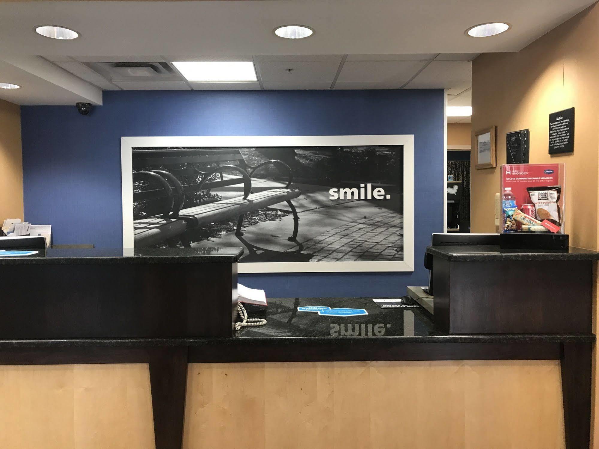 Hampton Inn Youngstown-North Exterior photo