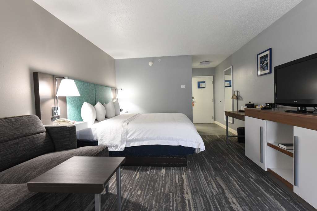 Hampton Inn Youngstown-North Room photo