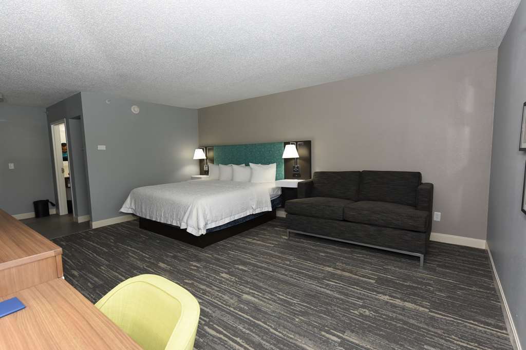 Hampton Inn Youngstown-North Room photo